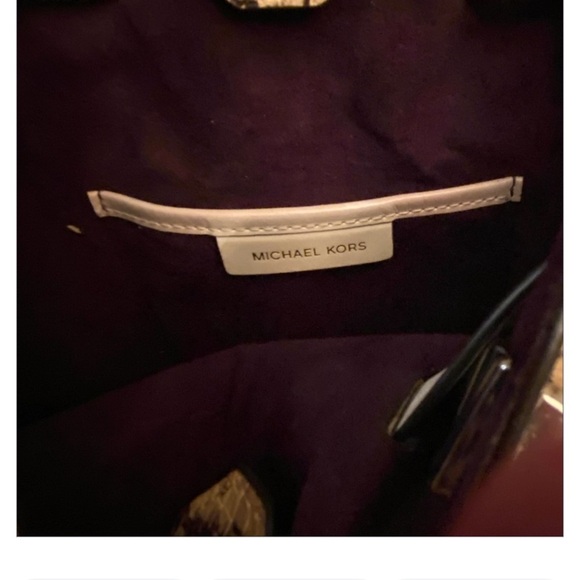 Michael Kors Blakely Bucket Bag - Picture 10 of 10